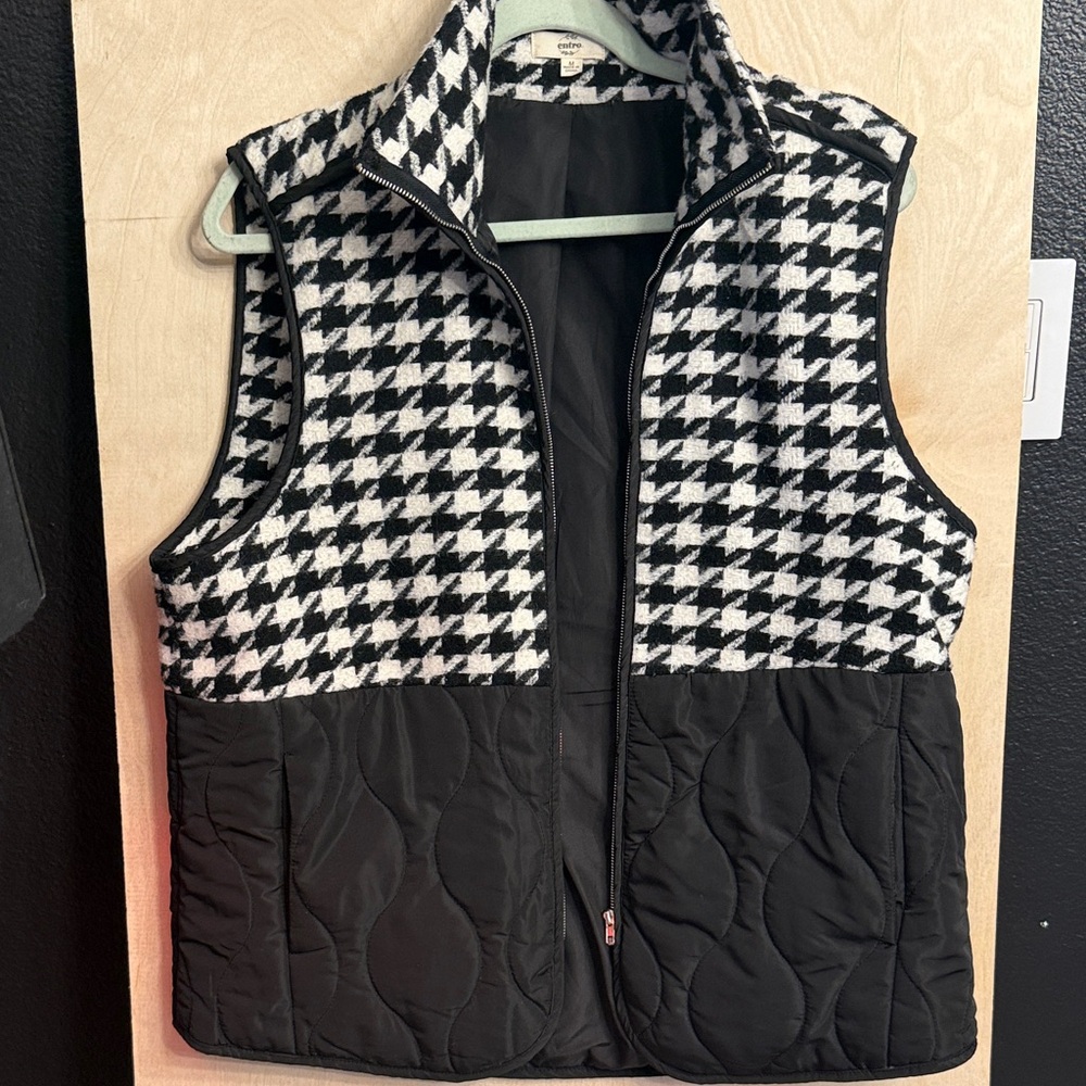 entro Black and White Houndstooth Quilted Vest